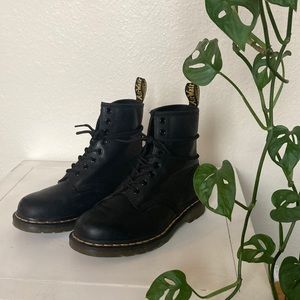 Dr. Martens 1460 Smooth Leather Lace Up Boots Sz. 7